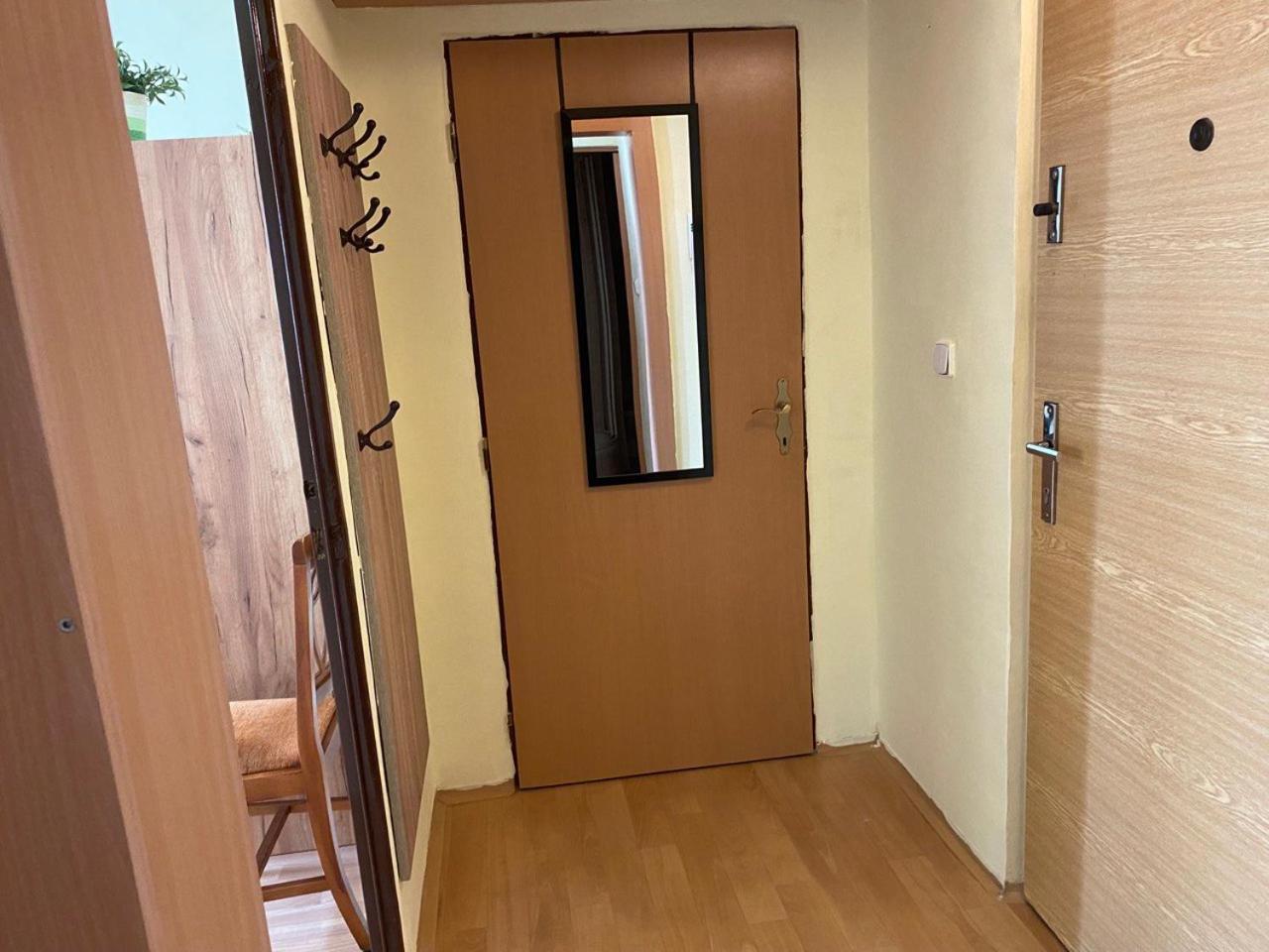 Apartmany 2Kk U Fakultni Nemocnice Volne Parkovani Hradec Králové Zewnętrze zdjęcie