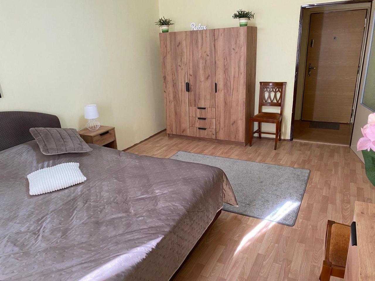 Apartmany 2Kk U Fakultni Nemocnice Volne Parkovani Hradec Králové Zewnętrze zdjęcie